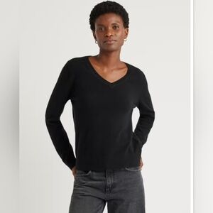 NWT Quince Mongolian Cashmere V-neck Sweater
